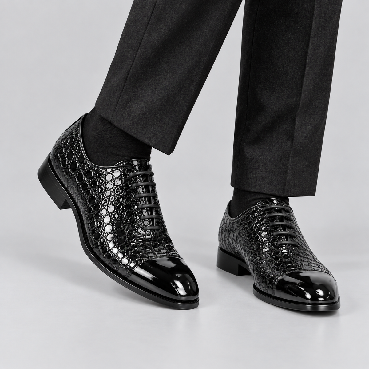 Men’s Black Croc-Embossed Oxford Shoes